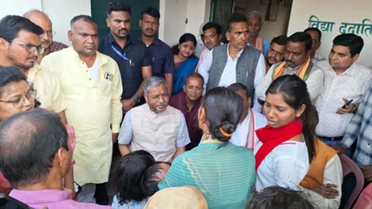 भाजपा नेताओं ने गिरिडीह में उपद्रव प्रभावित इलाके का क‍िया दौरा, मरांडी बोले- होली खेलने वालों की टोली पर सुनियोजित तरीके से हुआ हमला